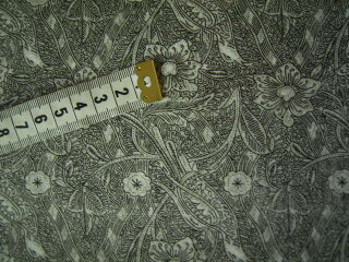 Baumwollstoff Patchworkstoff grau mit hellgrauen Blumen