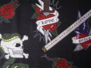 Schwarzer Baumwollstoff mit Totenköpfe und Rosen