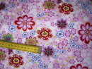 Rosa-farbener Baumwollstoff mit bunten Blumen